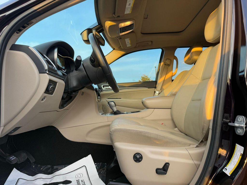used 2019 Jeep Grand Cherokee car, priced at $16,555