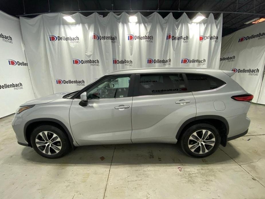 used 2023 Toyota Highlander car, priced at $38,150