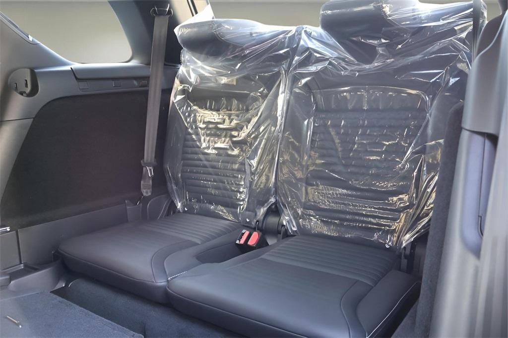 new 2025 Land Rover Discovery car, priced at $79,828
