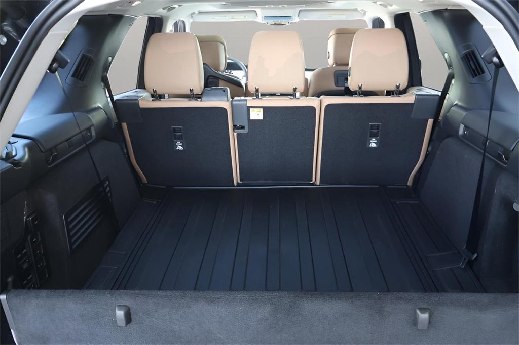 new 2025 Land Rover Discovery car, priced at $86,768