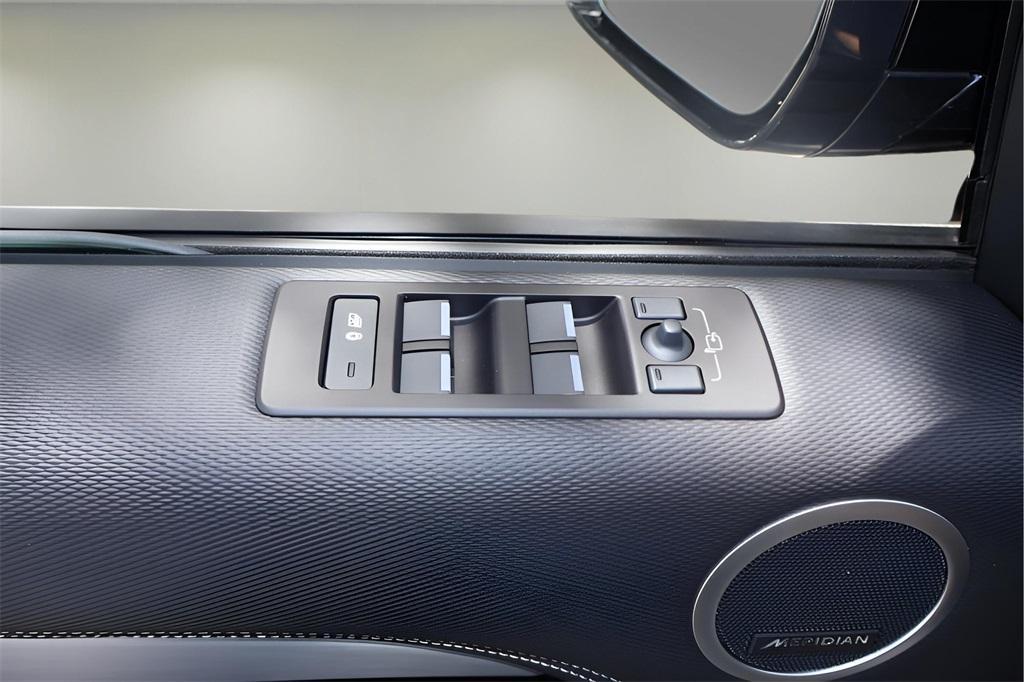 new 2025 Land Rover Discovery car, priced at $78,168