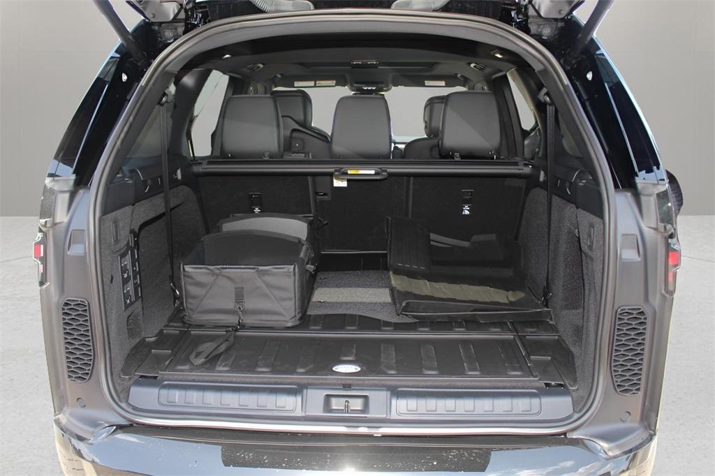 new 2025 Land Rover Discovery car, priced at $73,718