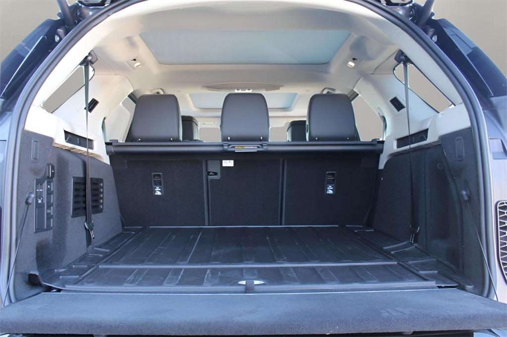 new 2025 Land Rover Discovery car, priced at $84,078