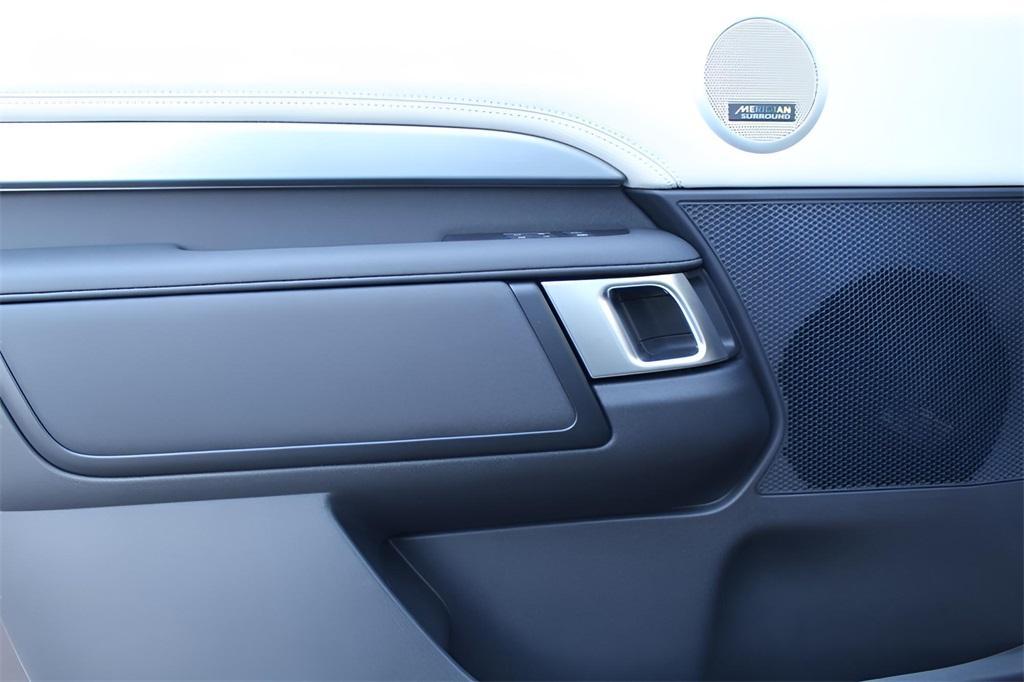 new 2025 Land Rover Discovery car, priced at $84,078