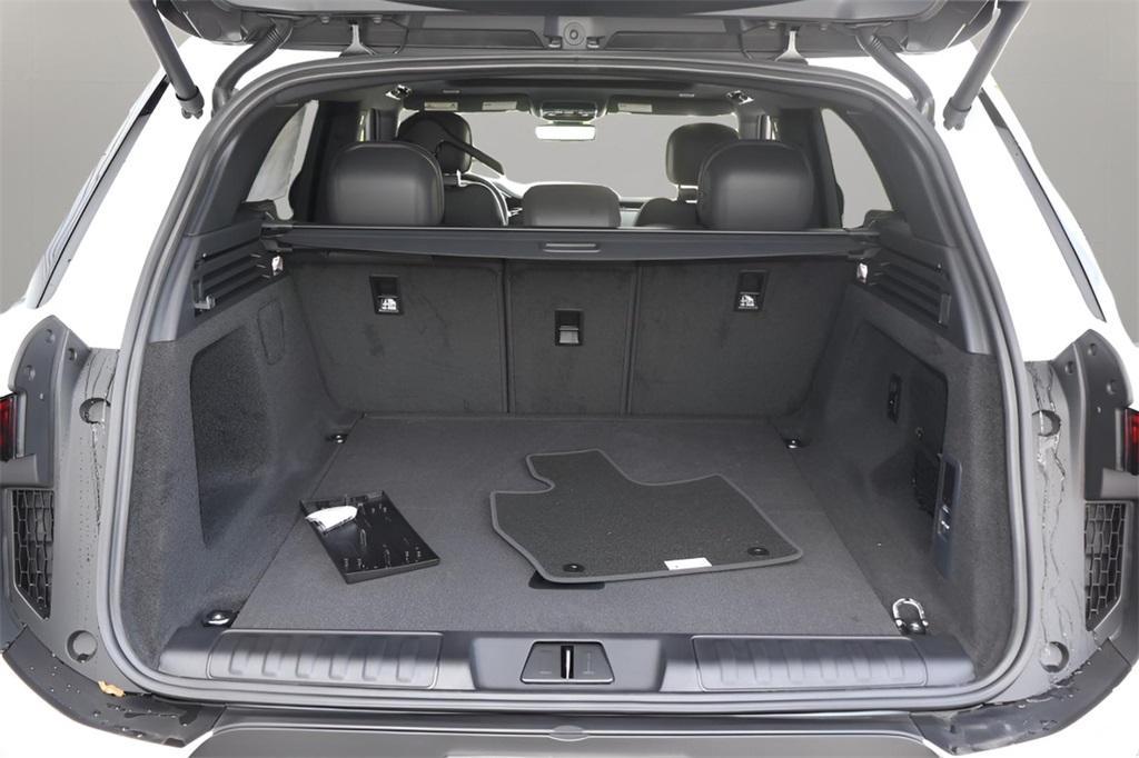 new 2025 Land Rover Range Rover Sport car, priced at $93,090