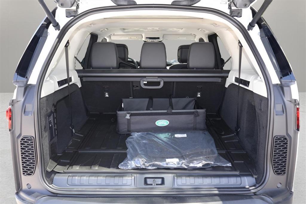 new 2025 Land Rover Discovery car, priced at $67,443