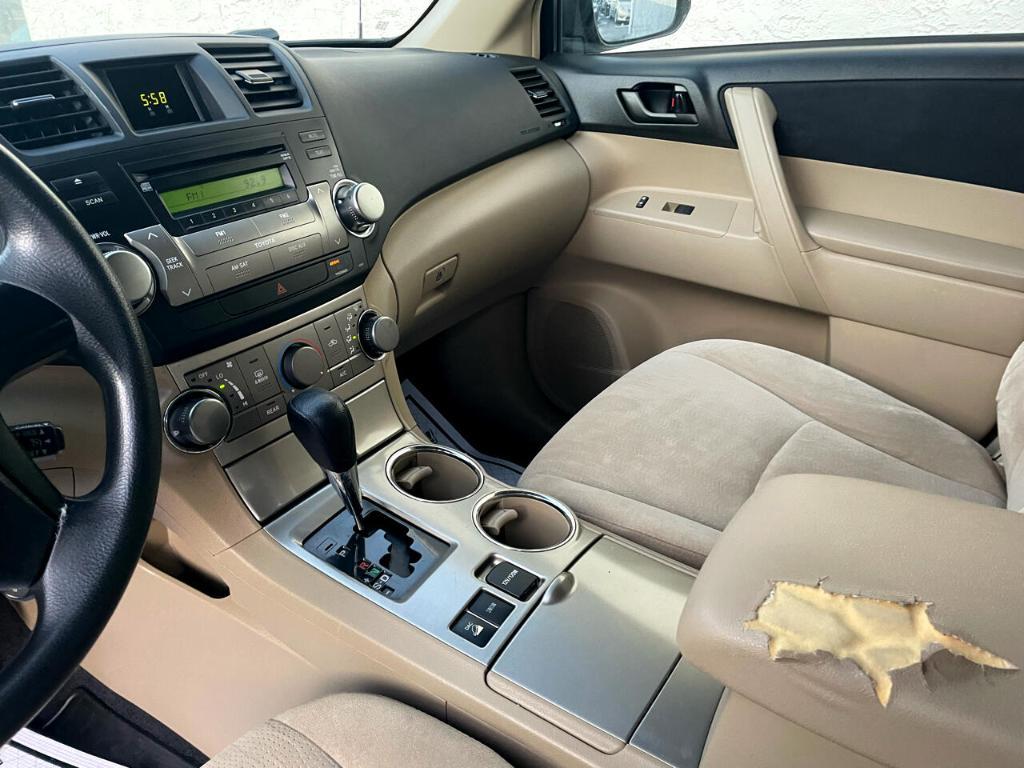 used 2012 Toyota Highlander car, priced at $11,990
