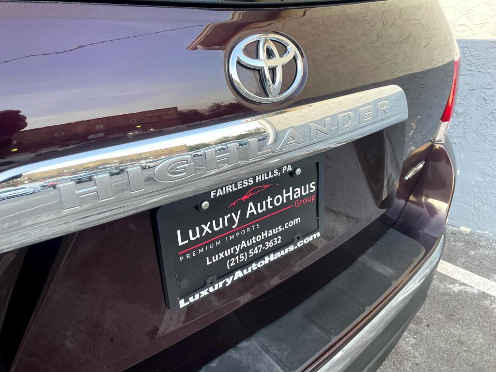 used 2012 Toyota Highlander car, priced at $11,990