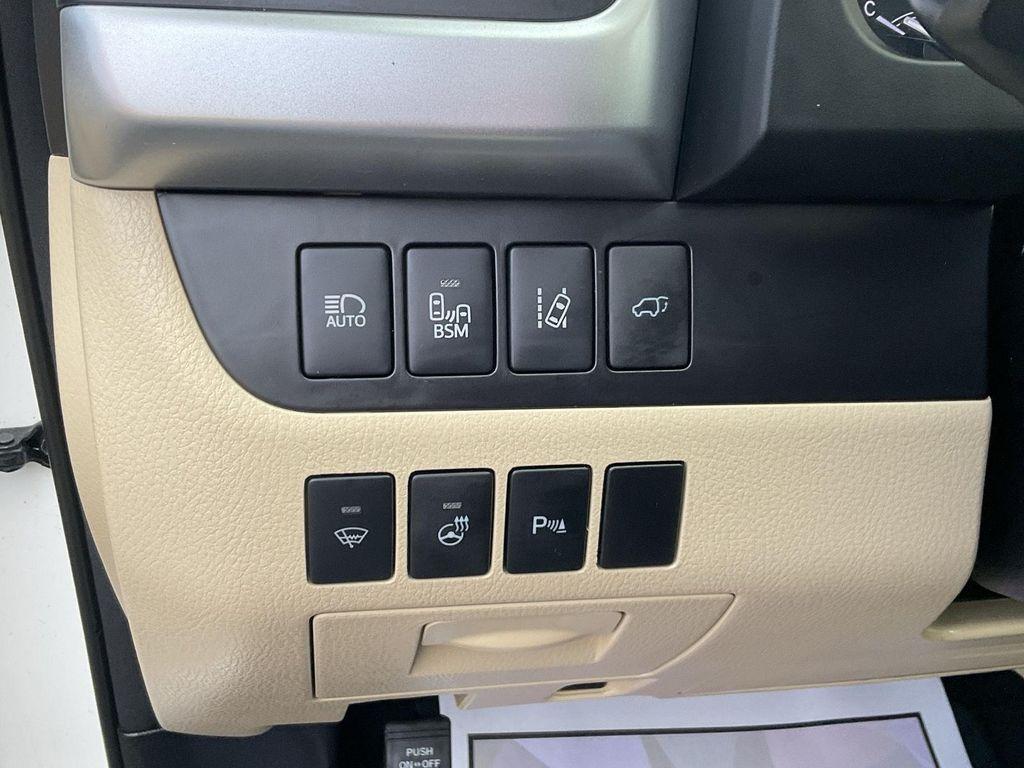 used 2015 Toyota Highlander car, priced at $22,990