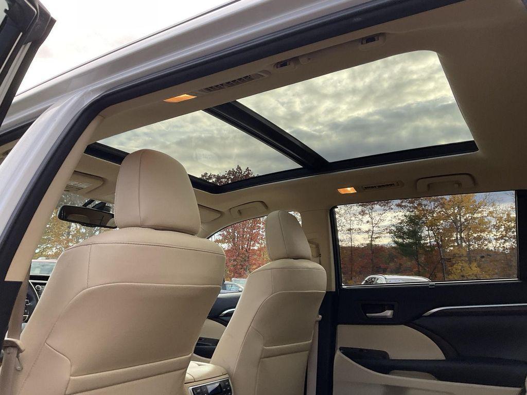 used 2015 Toyota Highlander car, priced at $22,990