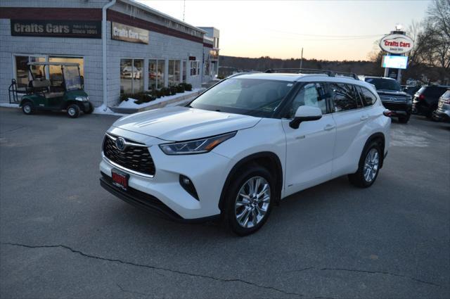 used 2020 Toyota Highlander Hybrid car, priced at $27,990