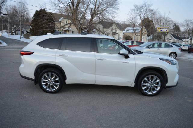 used 2020 Toyota Highlander Hybrid car, priced at $27,990