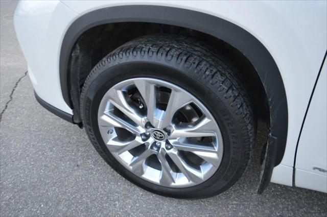 used 2020 Toyota Highlander Hybrid car, priced at $27,990