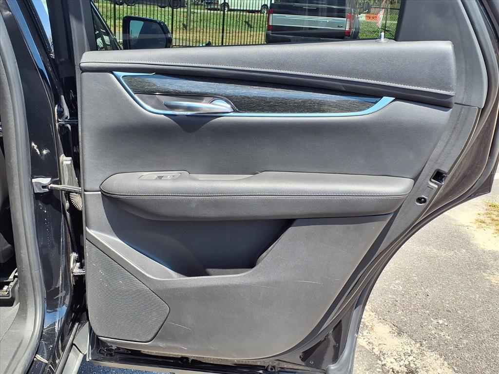 used 2021 Cadillac XT5 car, priced at $25,897