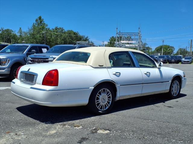 used 2010 Lincoln Town Car car, priced at $8,994