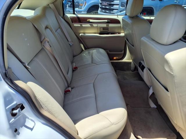 used 2010 Lincoln Town Car car, priced at $8,994