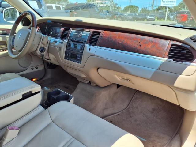 used 2010 Lincoln Town Car car, priced at $8,994