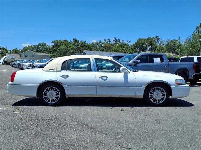 used 2010 Lincoln Town Car car, priced at $8,994
