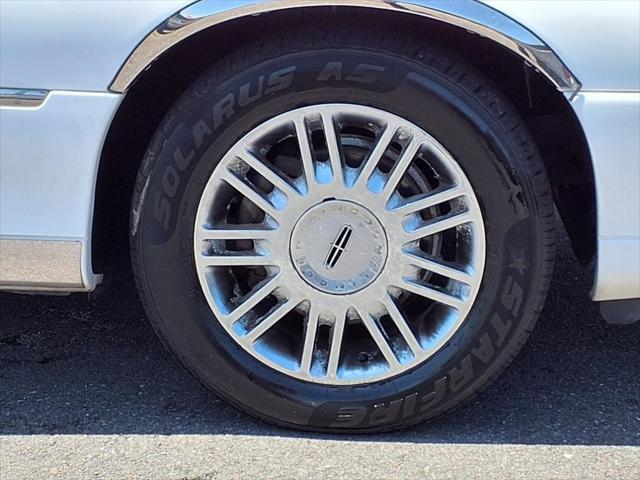 used 2010 Lincoln Town Car car, priced at $8,994