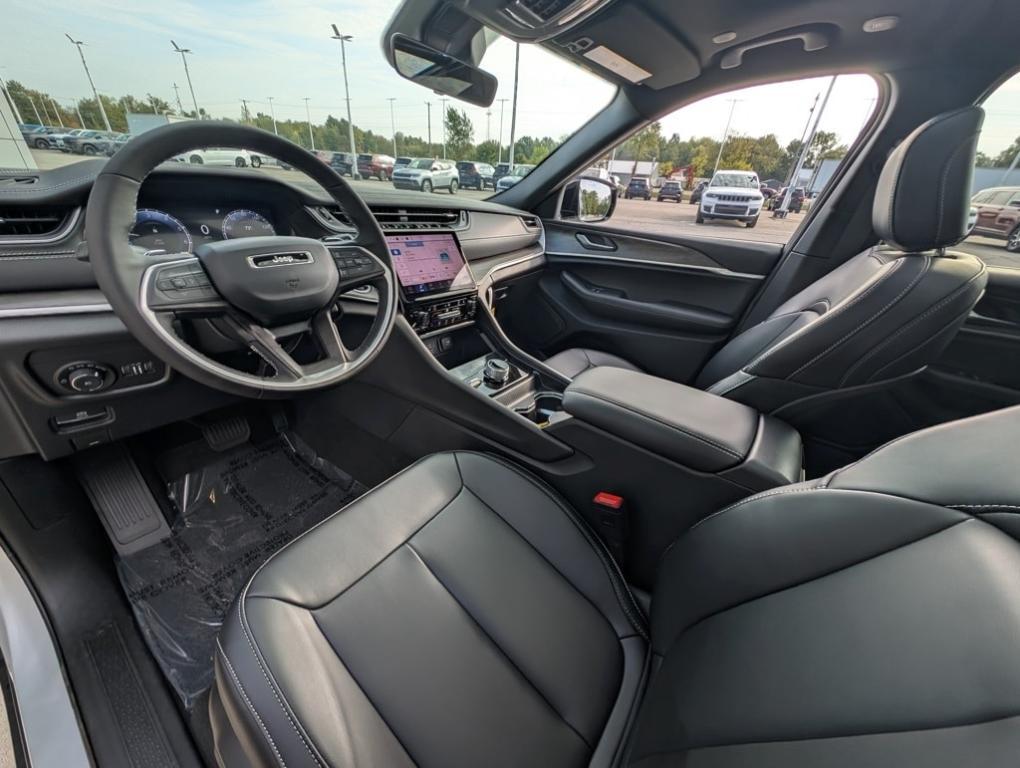new 2025 Jeep Grand Cherokee car, priced at $44,010