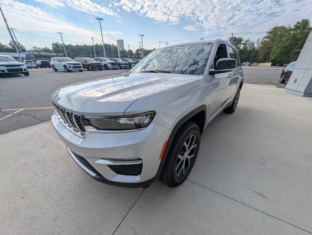 new 2025 Jeep Grand Cherokee car, priced at $45,760