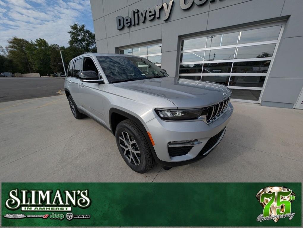 new 2025 Jeep Grand Cherokee car, priced at $45,760