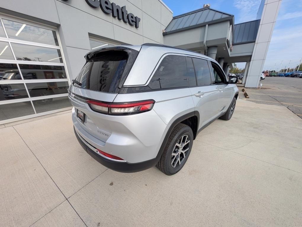 new 2025 Jeep Grand Cherokee car, priced at $44,010