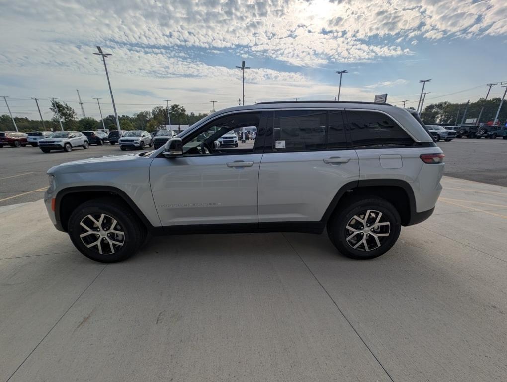 new 2025 Jeep Grand Cherokee car, priced at $45,760