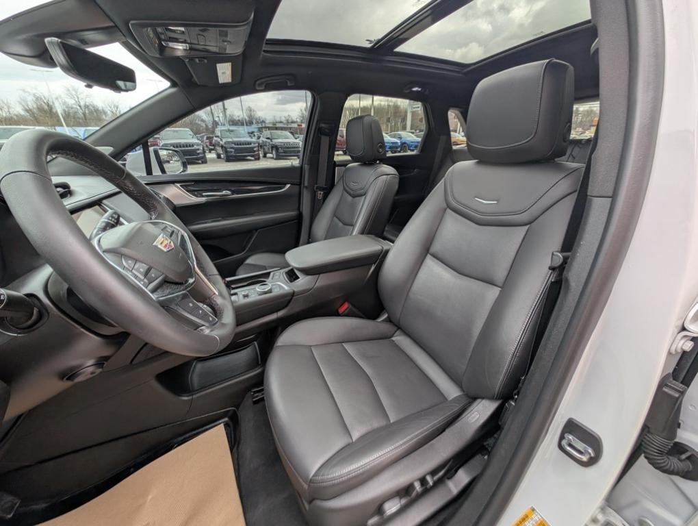 used 2023 Cadillac XT5 car, priced at $33,500