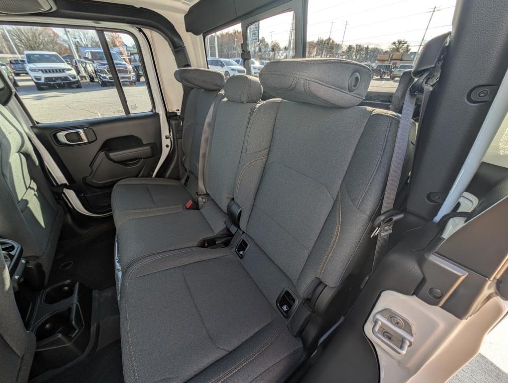 new 2026 Jeep Gladiator car, priced at $54,385