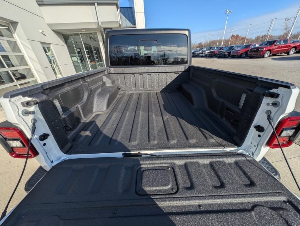 new 2026 Jeep Gladiator car, priced at $54,385
