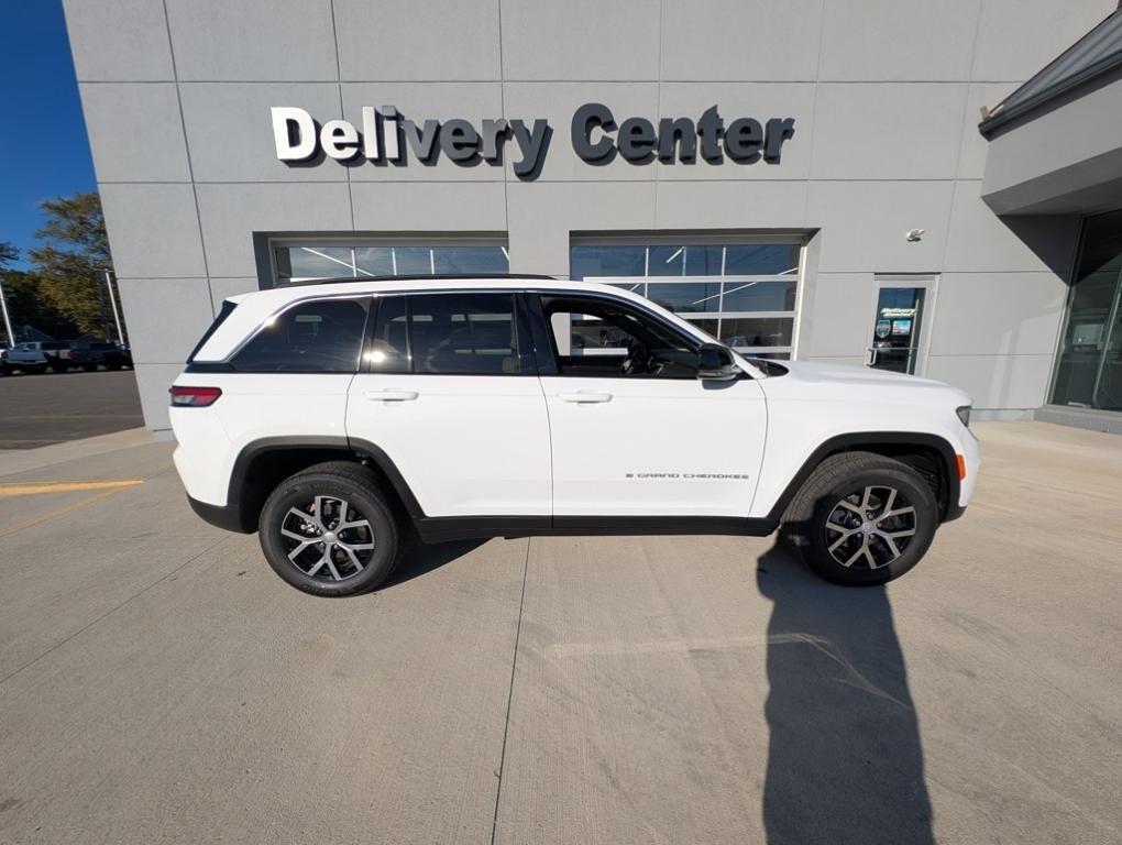new 2025 Jeep Grand Cherokee car, priced at $47,165