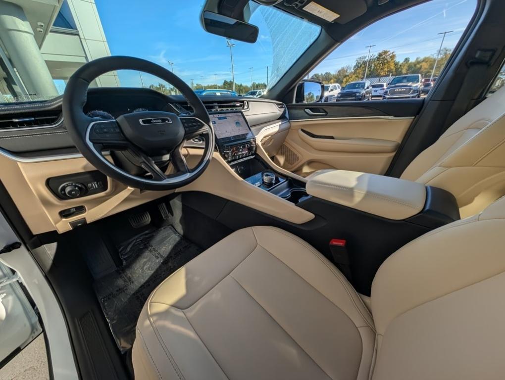 new 2025 Jeep Grand Cherokee car, priced at $47,165