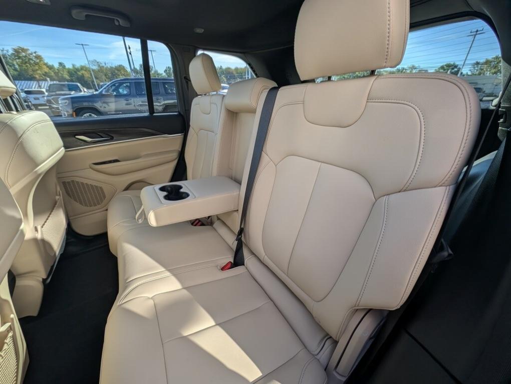 new 2025 Jeep Grand Cherokee car, priced at $47,165