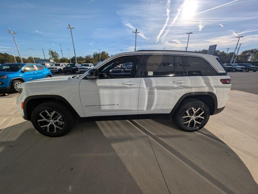 new 2025 Jeep Grand Cherokee car, priced at $47,165