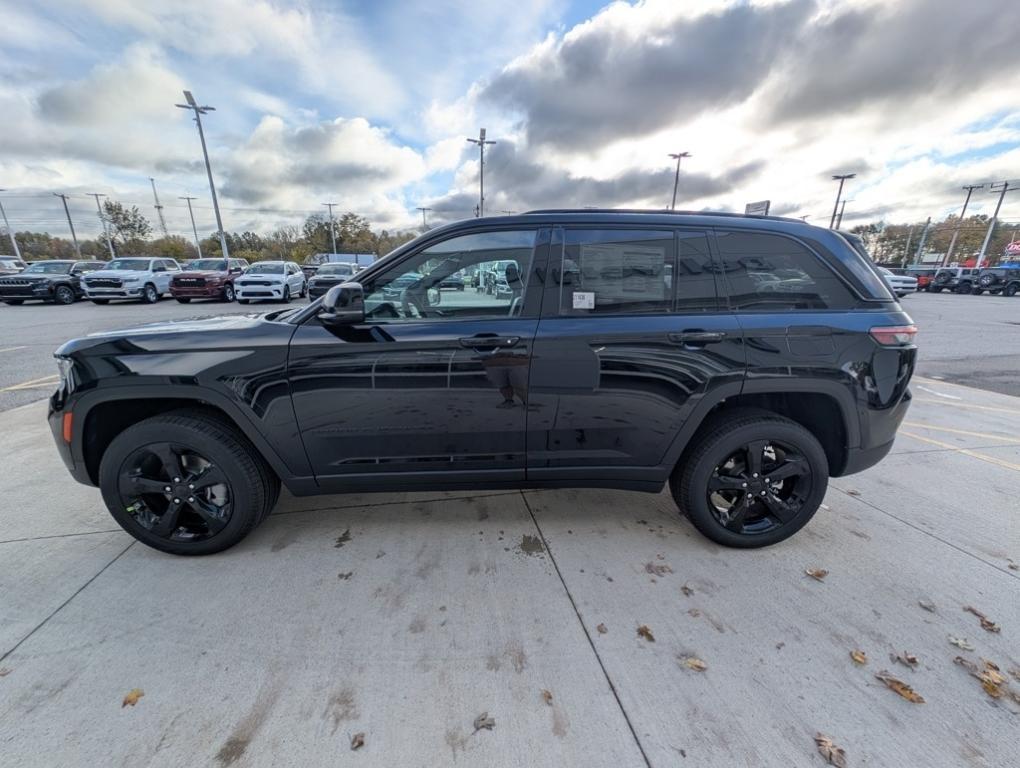 new 2025 Jeep Grand Cherokee car, priced at $50,485