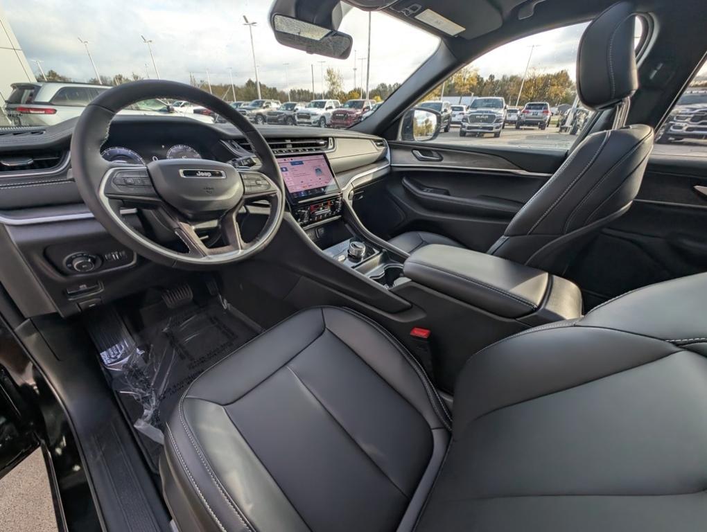 new 2025 Jeep Grand Cherokee car, priced at $50,485