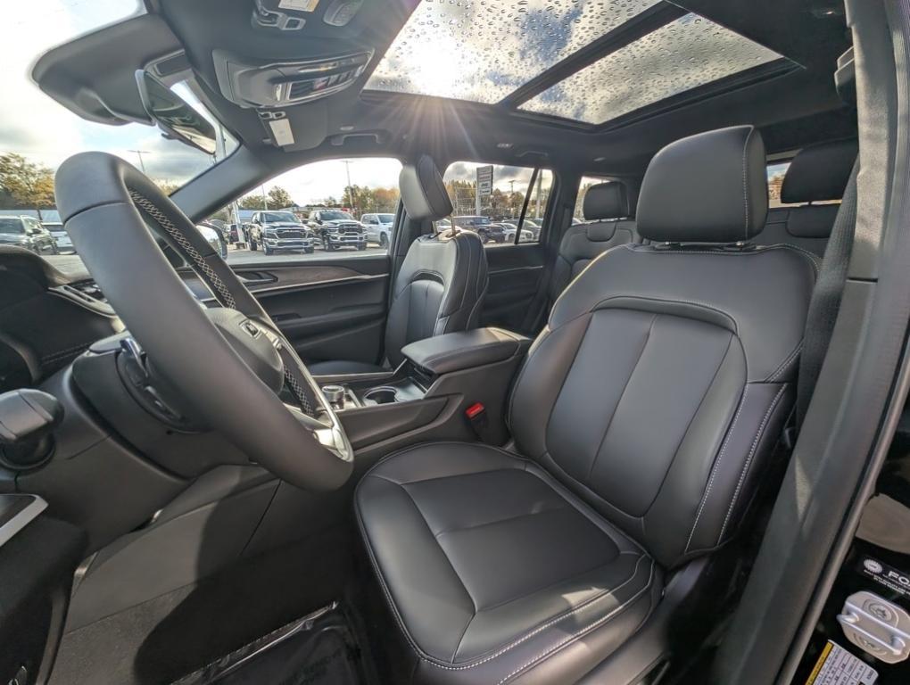 new 2025 Jeep Grand Cherokee car, priced at $50,485