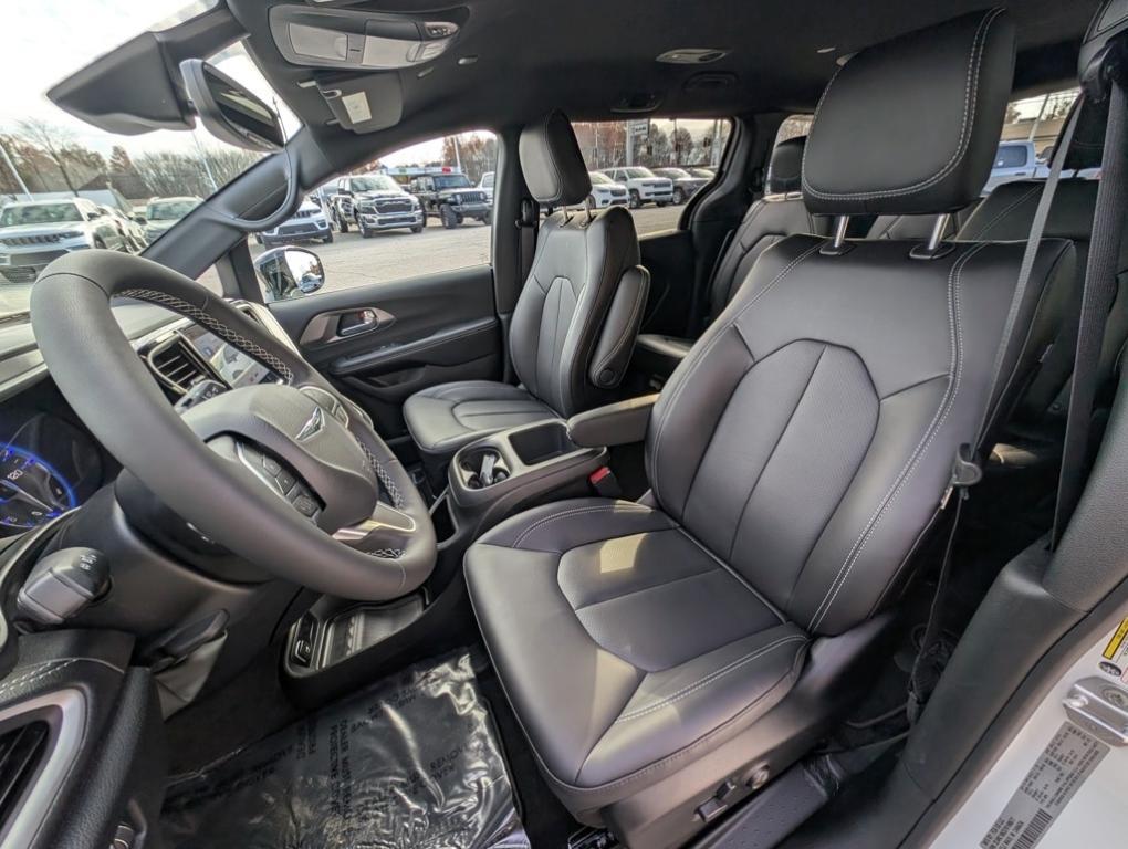 new 2026 Chrysler Pacifica car, priced at $43,060
