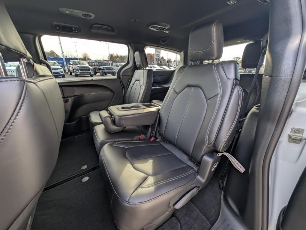 new 2026 Chrysler Pacifica car, priced at $43,060