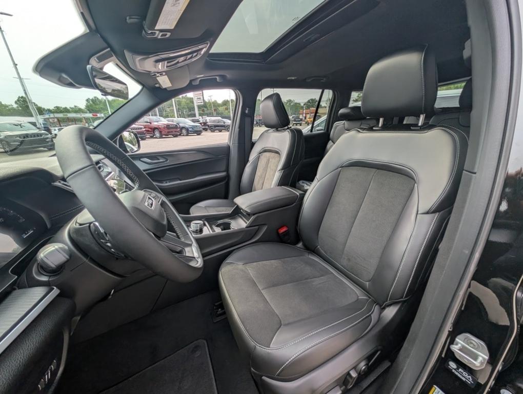 new 2025 Jeep Grand Cherokee L car, priced at $43,869