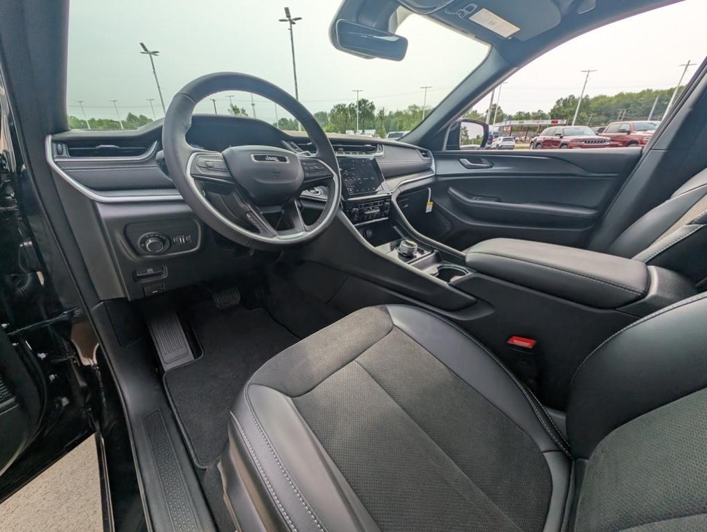 new 2025 Jeep Grand Cherokee L car, priced at $43,869