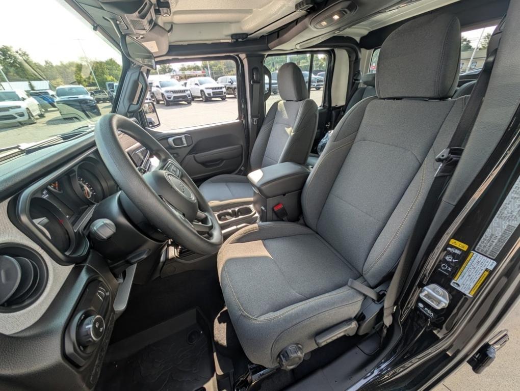 new 2025 Jeep Gladiator car, priced at $37,805