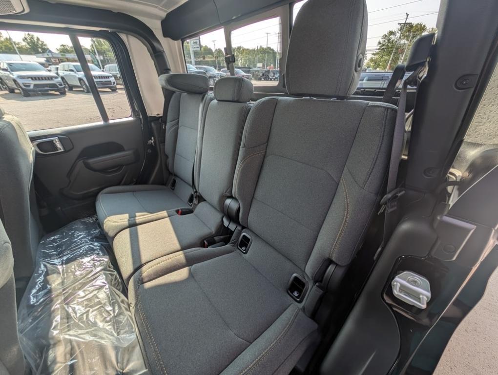 new 2025 Jeep Gladiator car, priced at $37,805