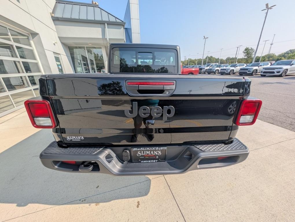 new 2025 Jeep Gladiator car, priced at $37,805