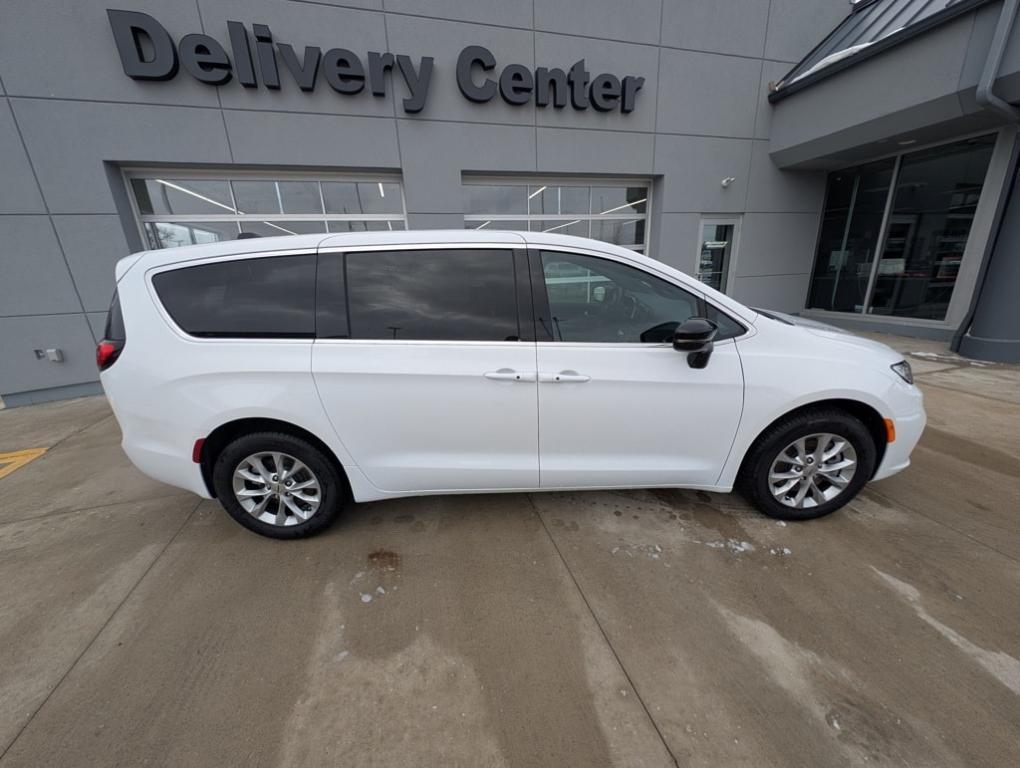 new 2025 Chrysler Pacifica car, priced at $41,640