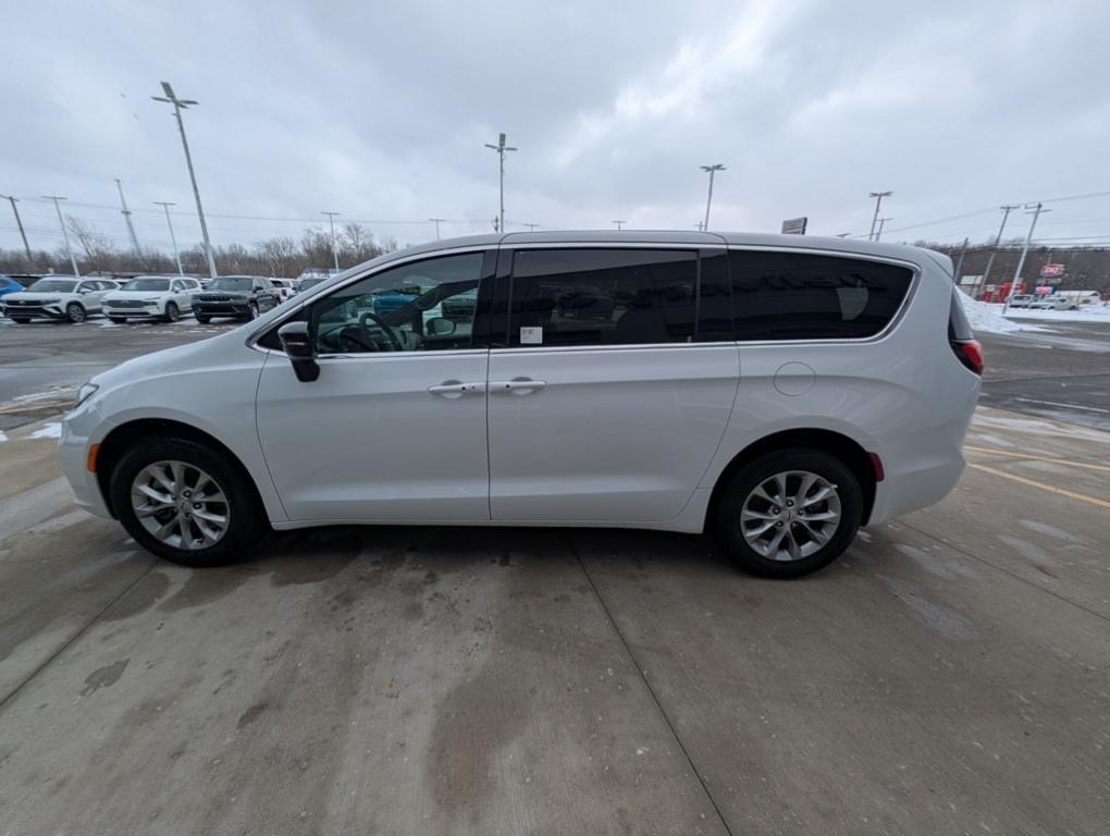 new 2025 Chrysler Pacifica car, priced at $41,640