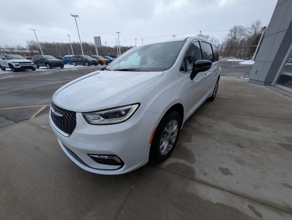 new 2025 Chrysler Pacifica car, priced at $41,640