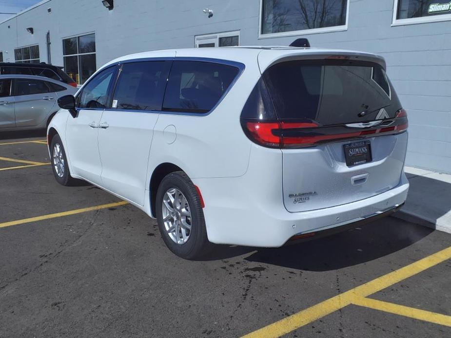 new 2024 Chrysler Pacifica car, priced at $40,361