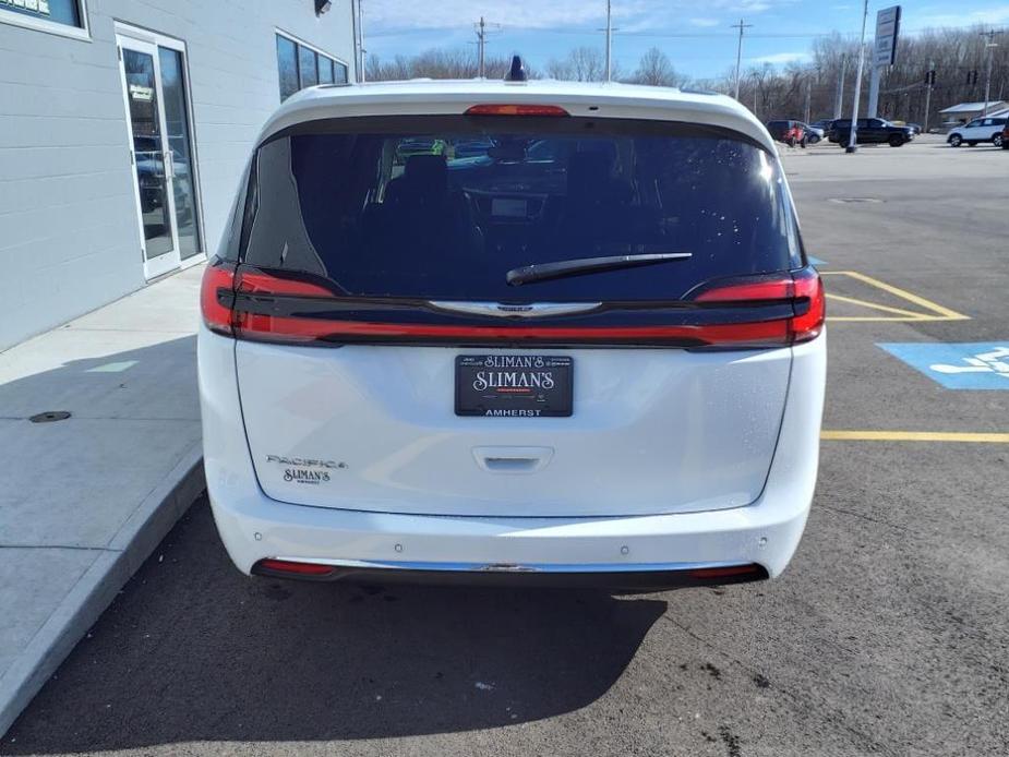 new 2024 Chrysler Pacifica car, priced at $40,361